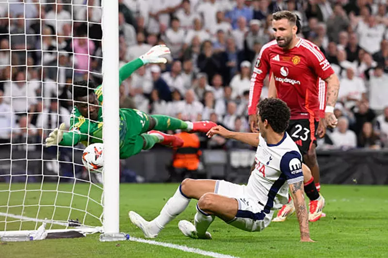 توتنهام يكسر لعنة مانشستر يونايتد ويستعيد بريقه التهديفي في النهائيات منذ 2008