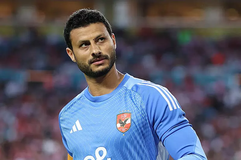 الشناوي يغيب عن التشكيلة الأساسية للأهلي في مواجهة فاركو بالدوري