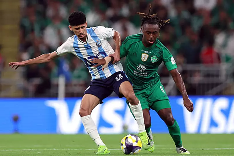 أحمد عاطف يكشف.. سر الفوز على الأهلي.. مثله الأعلى.. والشبه مع بركات