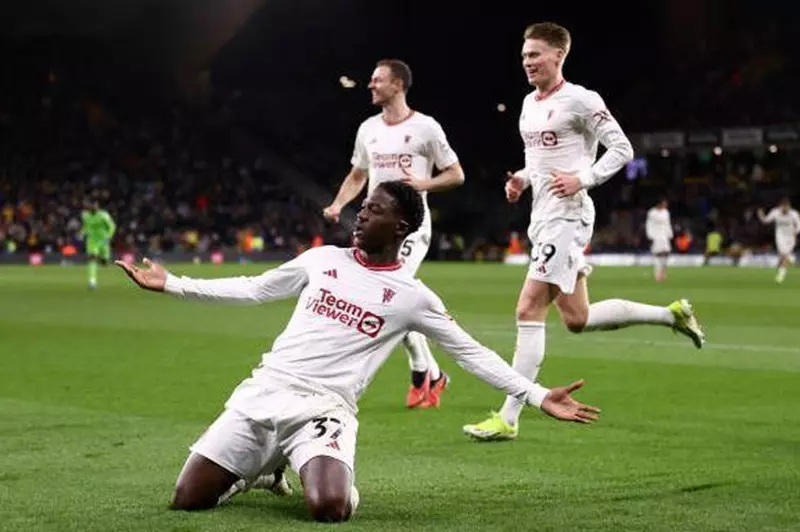 أمام إغراءات كبار البريميرليج.. مانشستر يونايتد مهدد بخسارة جوهرته الشابة