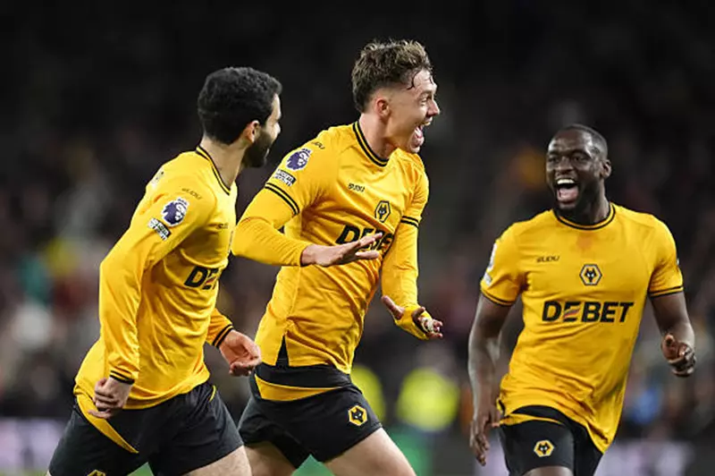 النادي ليس للبيع.. وولفرهامبتون يرفض عرضًا بقيمة 400 مليون جنيه إسترليني