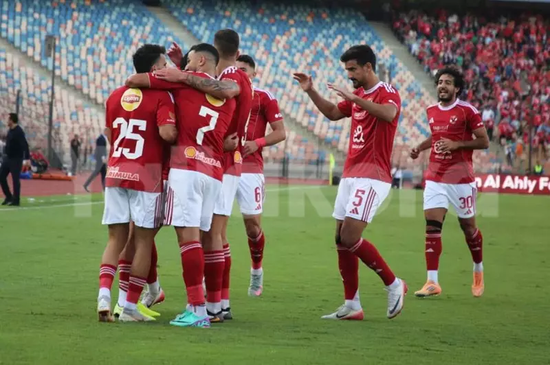 سلسلة تاريخية وبديل الثنائي الموقوف.. ماذا ينتظر الأهلي أمام بتروجيت في الدوري؟