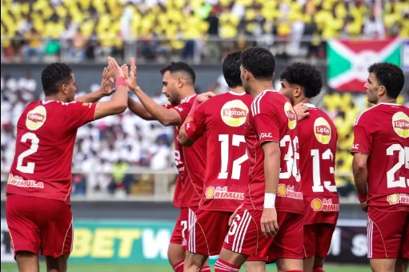 صافرة الشهدي تضبط مباراة الأهلي والاتحاد.. وحسام عزب على "VAR"