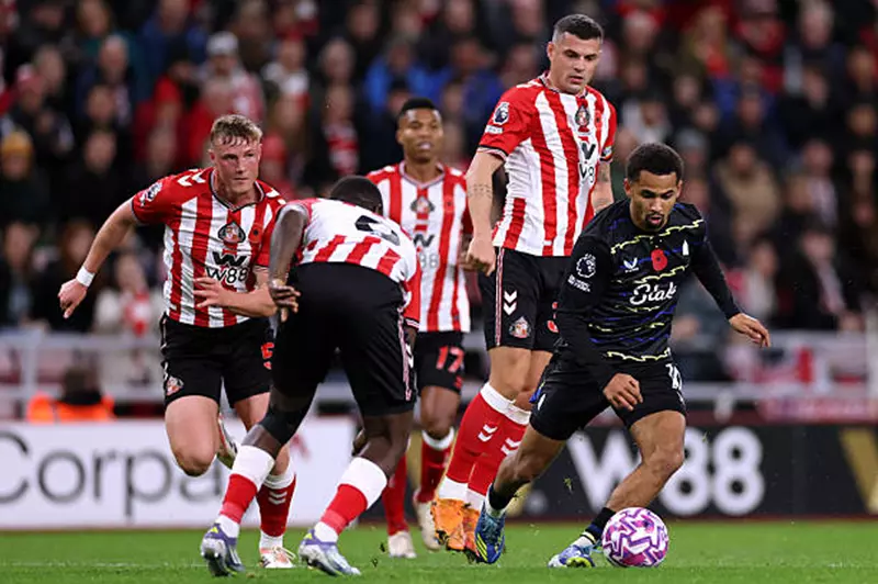 مفاجأة في المركز الرابع.. ترتيب الدوري الإنجليزي بعد تعادل سندرلاند مع إيفرتون